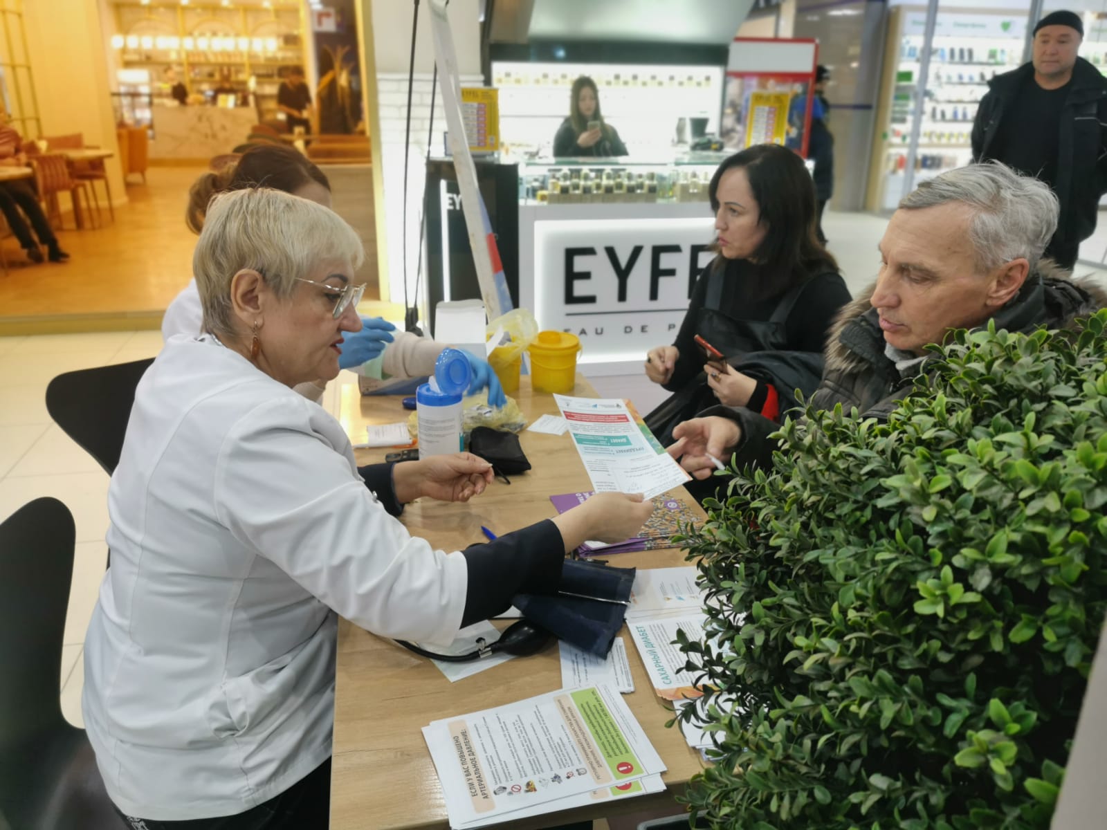 Порядка 50 забайкальцев проверили уровень сахара в крови в ходе акции в ТЦ «Новосити»